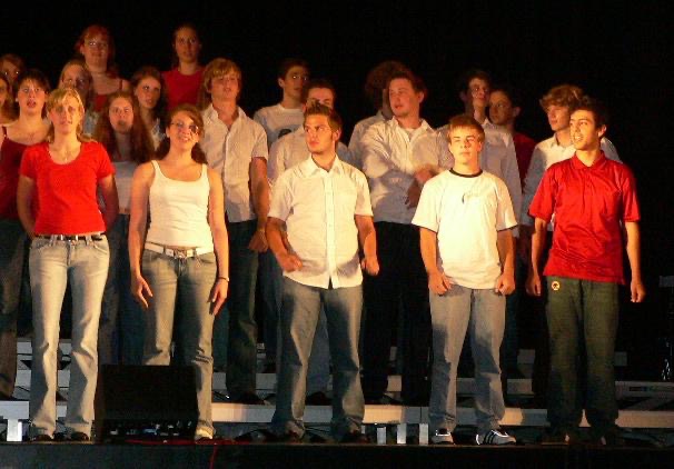 Mittel-Oberstufenchor 2-2005.JPG