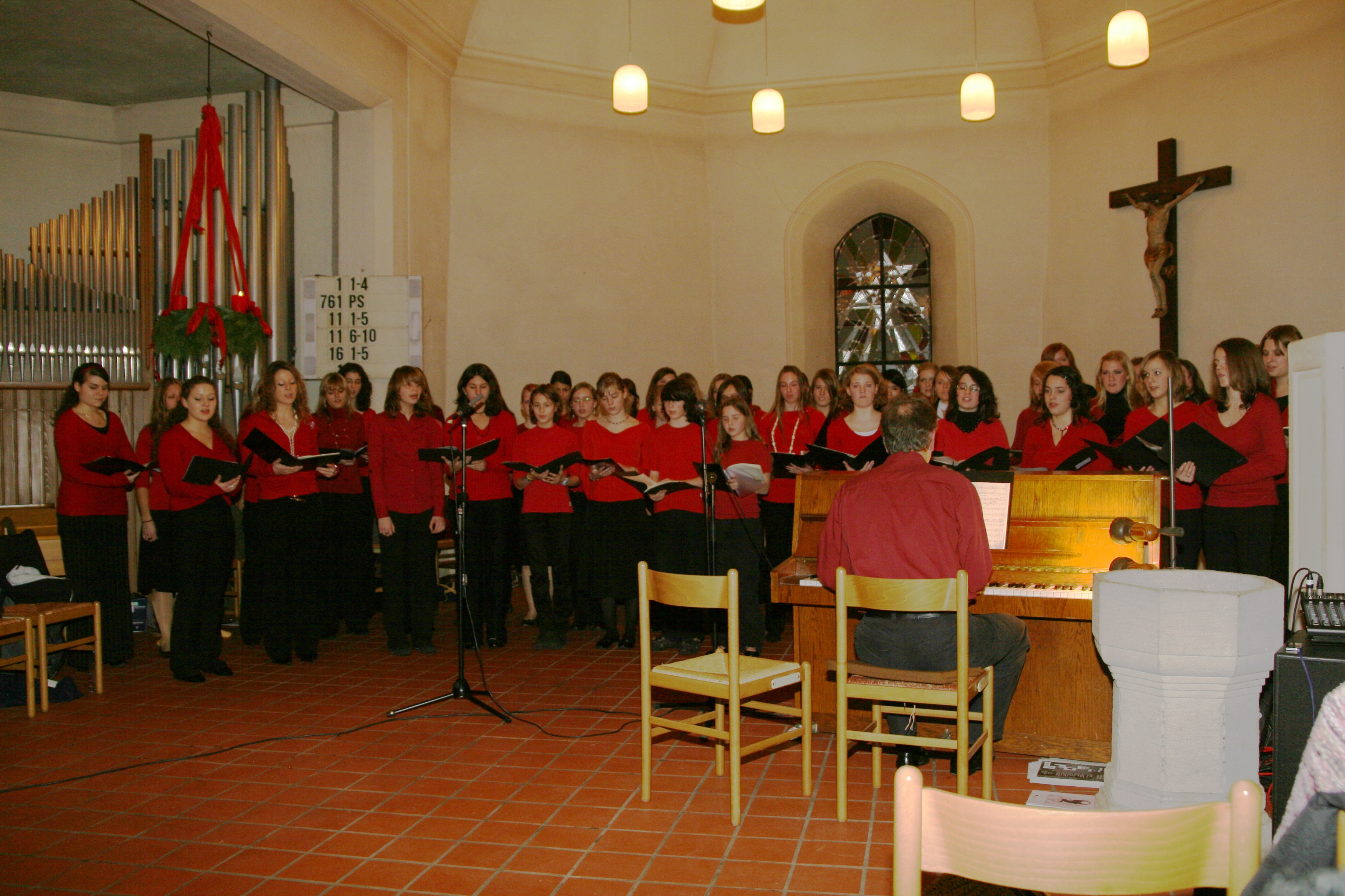 Kammerchor Weihnacht 2.JPG